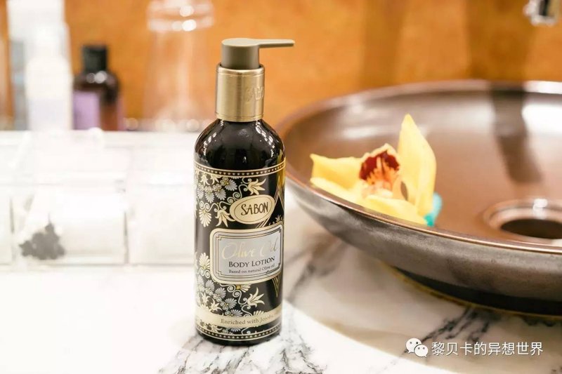 选购保湿乳液指南：如何为肌肤找到合适的‘饮水机’？